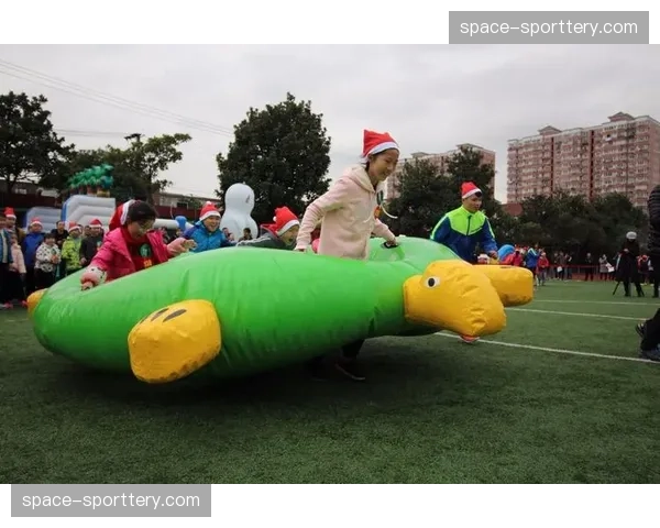 西雅图风暴队主场举办社区投篮大赛,吸引超千名青少年参与 西雅图风暴队主场举办社区投篮大赛,吸引超千名青少年参与