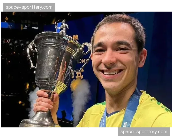 特写：图卢兹门将开球失误直接导致丢球后的连锁反应